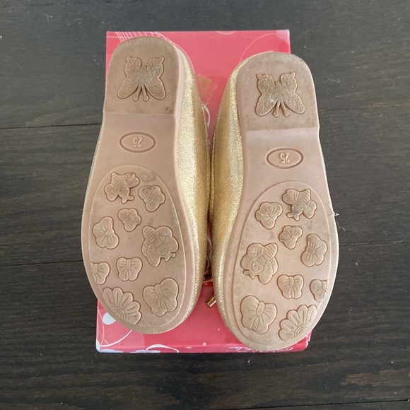 Toddler gold ballet flats with bow size 25 - Picture 2 of 5